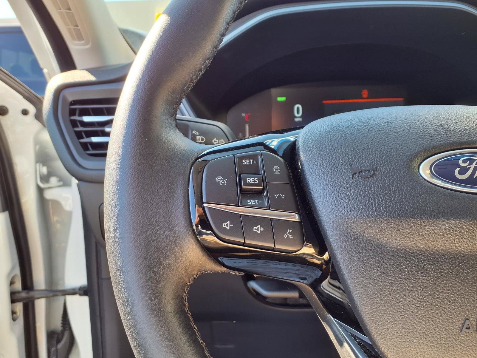 Used 2025 Ford Escape SE FWD image 9