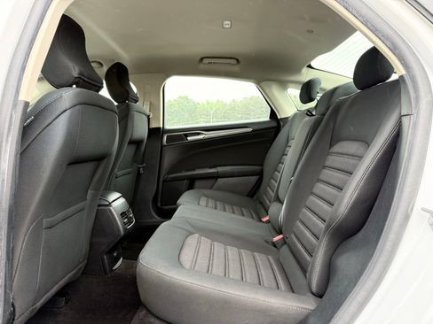Used 2019 Ford Fusion SE FWD image 13