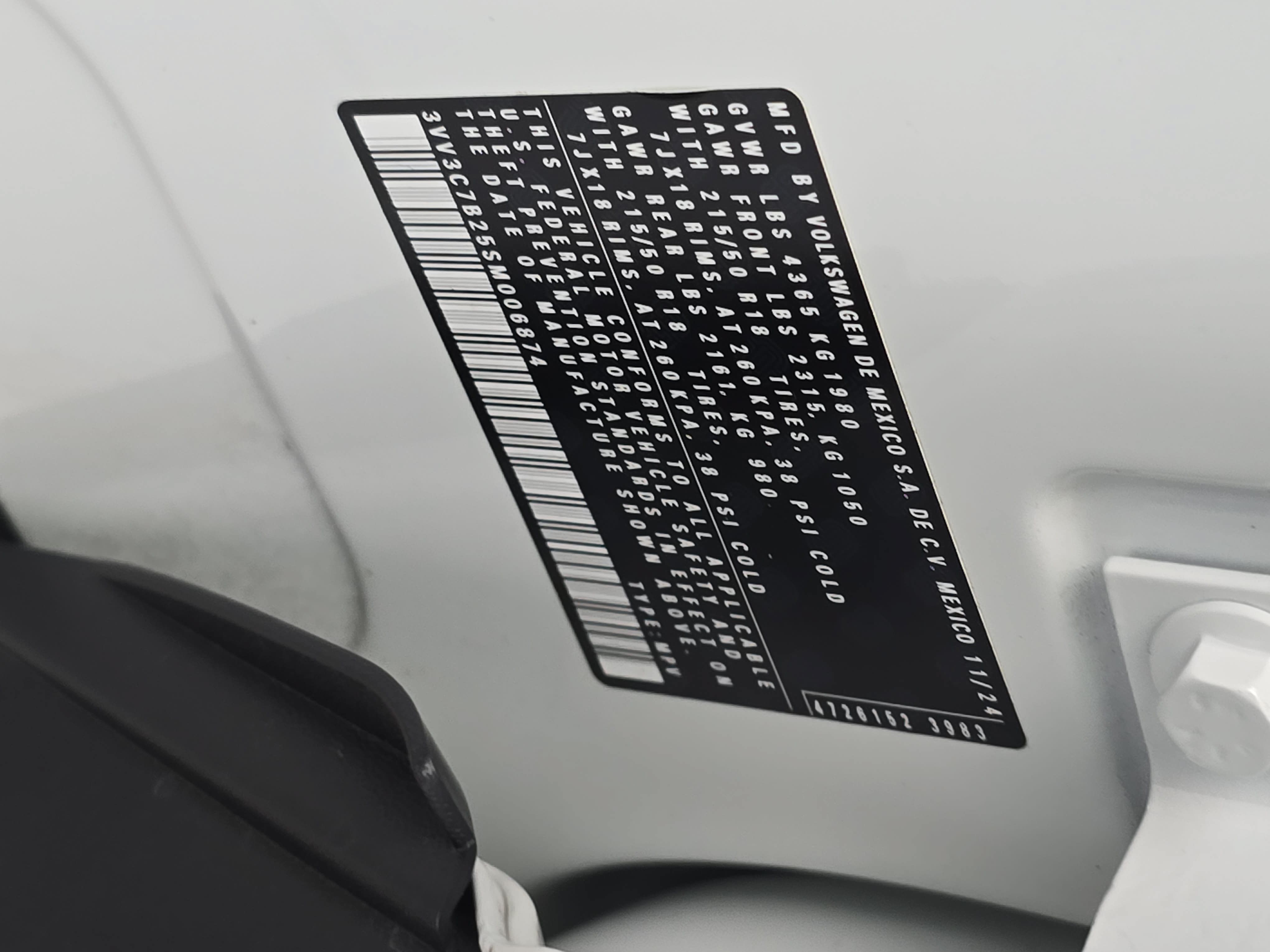 Certified 2025 Volkswagen Taos SE FWD image 35