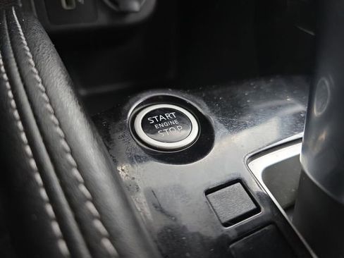 Used 2019 Nissan Kicks SV FWD image 32