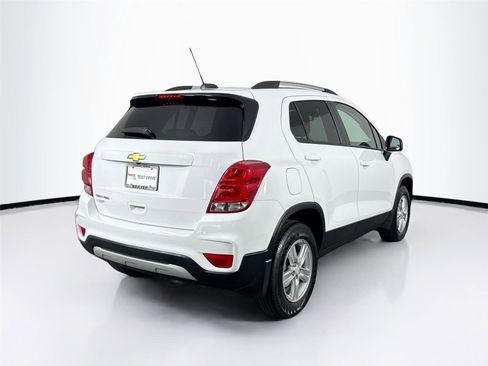 Used 2022 Chevrolet Trax LT w/ LT Convenience Package image 10