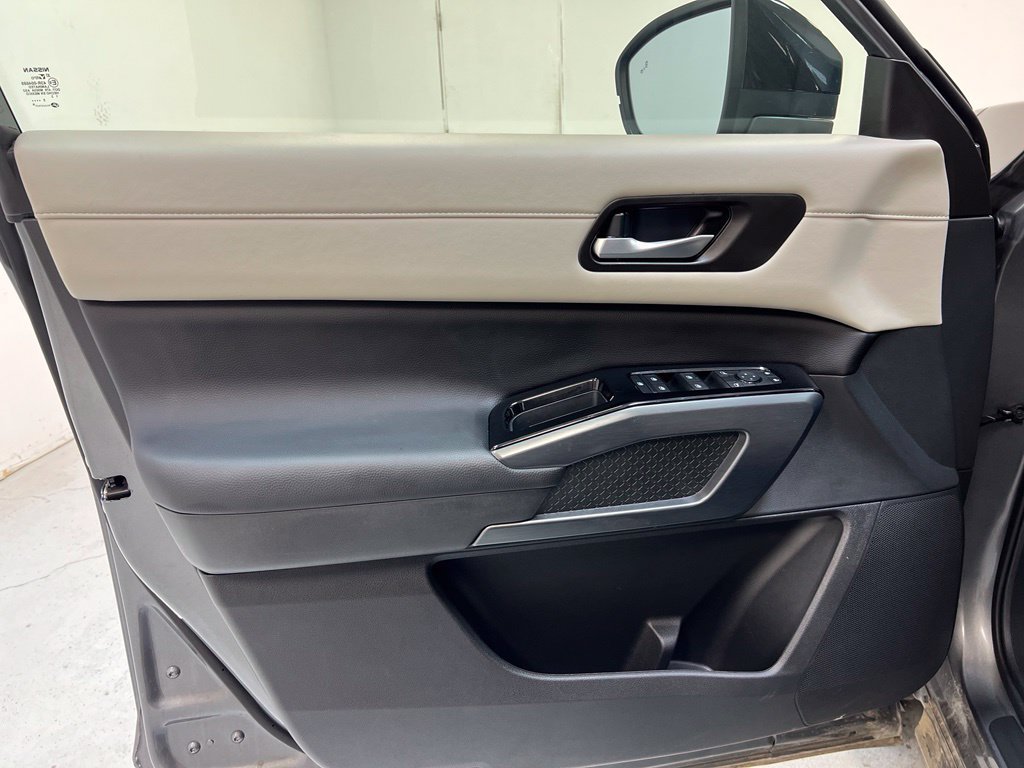 Used 2026 Nissan Pathfinder SL AWD/4WD image 14