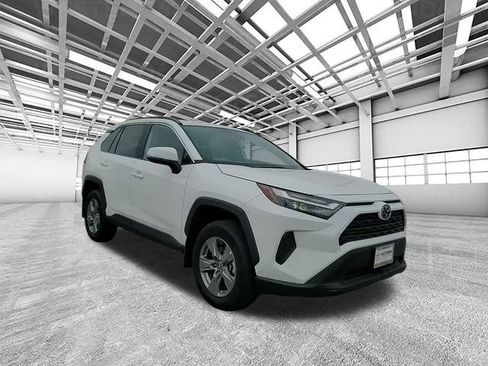 Used 2025 Toyota RAV4 XLE image 1