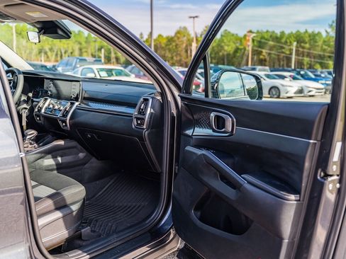 Used 2023 Kia Sorento LX image 11