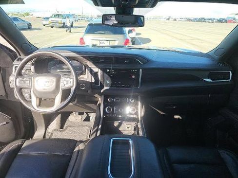 Used 2022 GMC Yukon XL Denali image 17