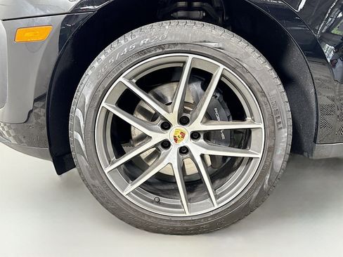 Certified 2023 Porsche Macan AWD/4WD image 30