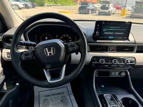 Used 2025 Honda Pilot EX-L image 24