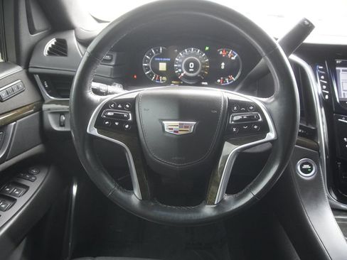 Used 2018 Cadillac Escalade Platinum AWD/4WD image 14