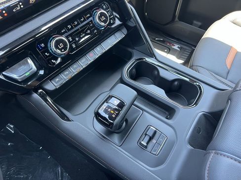 New 2025 GMC Sierra 1500 AT4 w/ Technology Package image 7