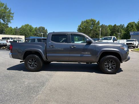 Used 2021 Toyota Tacoma SR5 AWD/4WD image 13