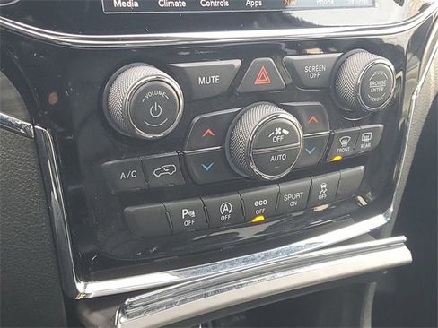 Used 2020 Jeep Grand Cherokee Limited image 29