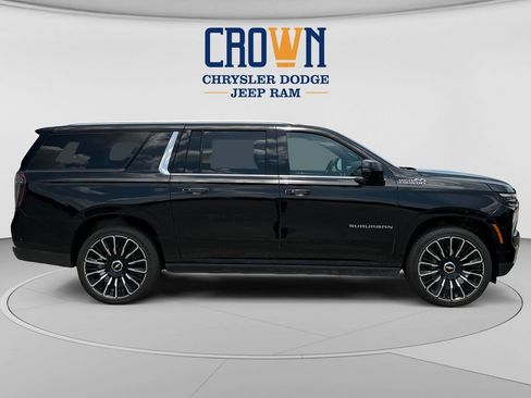 Used 2025 Chevrolet Suburban High Country AWD/4WD image 2