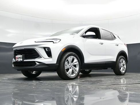 Used 2025 Buick Encore GX Preferred AWD/4WD image 59