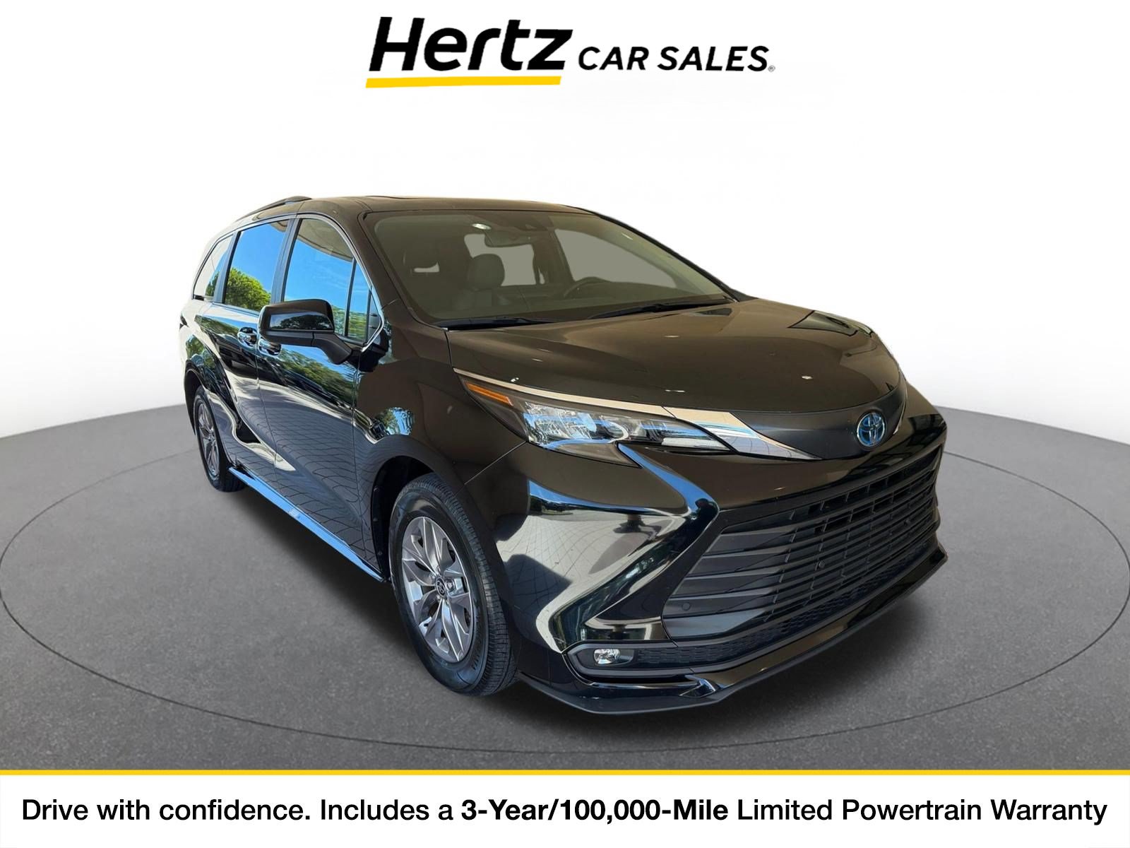 Used 2025 Toyota Sienna XLE FWD image 1