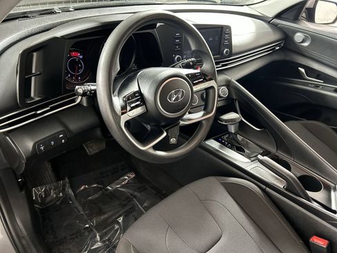 Used 2021 Hyundai Elantra SE image 12