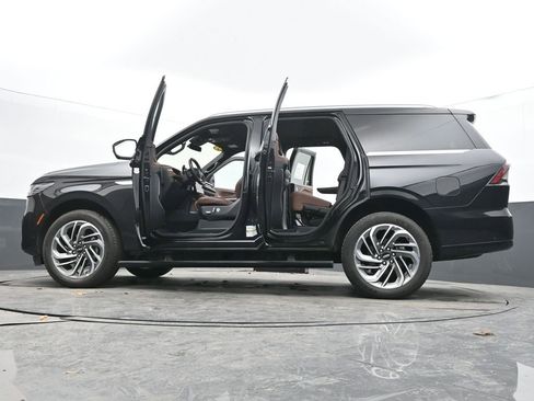Used 2025 Lincoln Navigator Reserve image 74