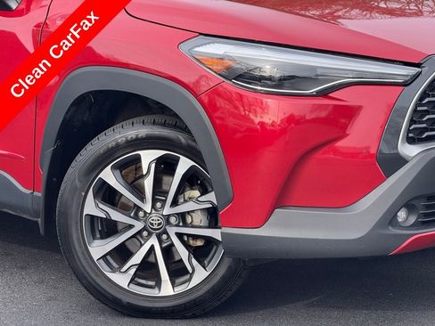 Certified 2024 Toyota Corolla Cross XLE image 5
