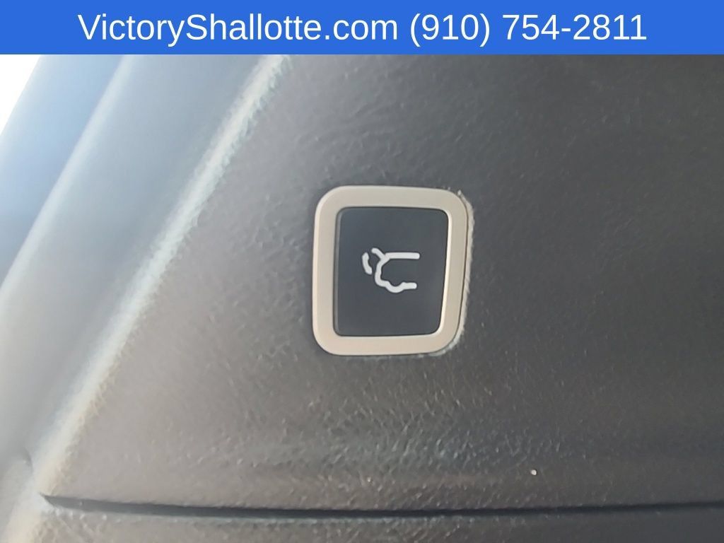 Used 2025 Chrysler Pacifica Limited FWD image 33