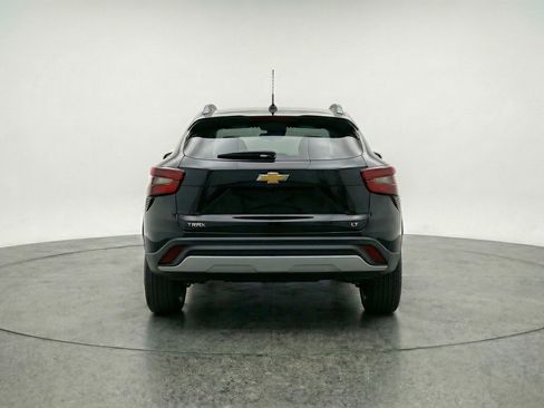 Used 2025 Chevrolet Trax LT w/ LT Convenience Package FWD image 7
