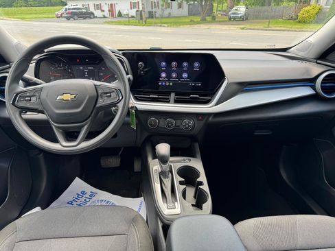 Used 2024 Chevrolet Trax LS FWD image 32