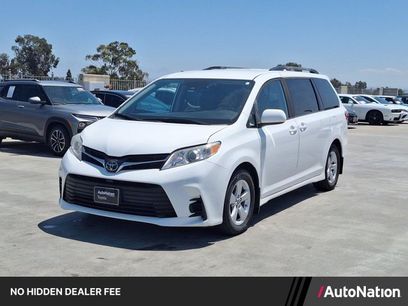 Used 2020 Toyota Sienna LE w/ Carpet Mat Package