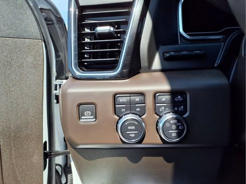 Used 2023 GMC Sierra 1500 Denali w/ Denali Reserve Package AWD/4WD image 19