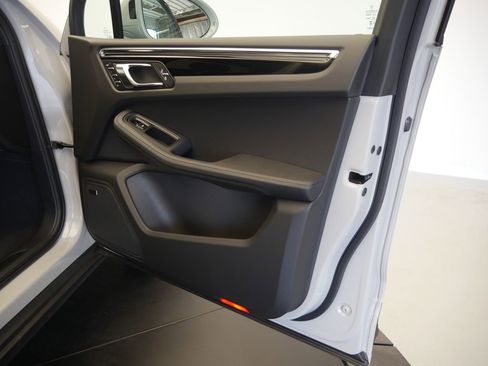 New 2026 Porsche Macan AWD/4WD image 21