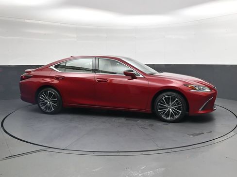 Used 2025 Lexus ES 300h w/ Premium Package FWD image 4