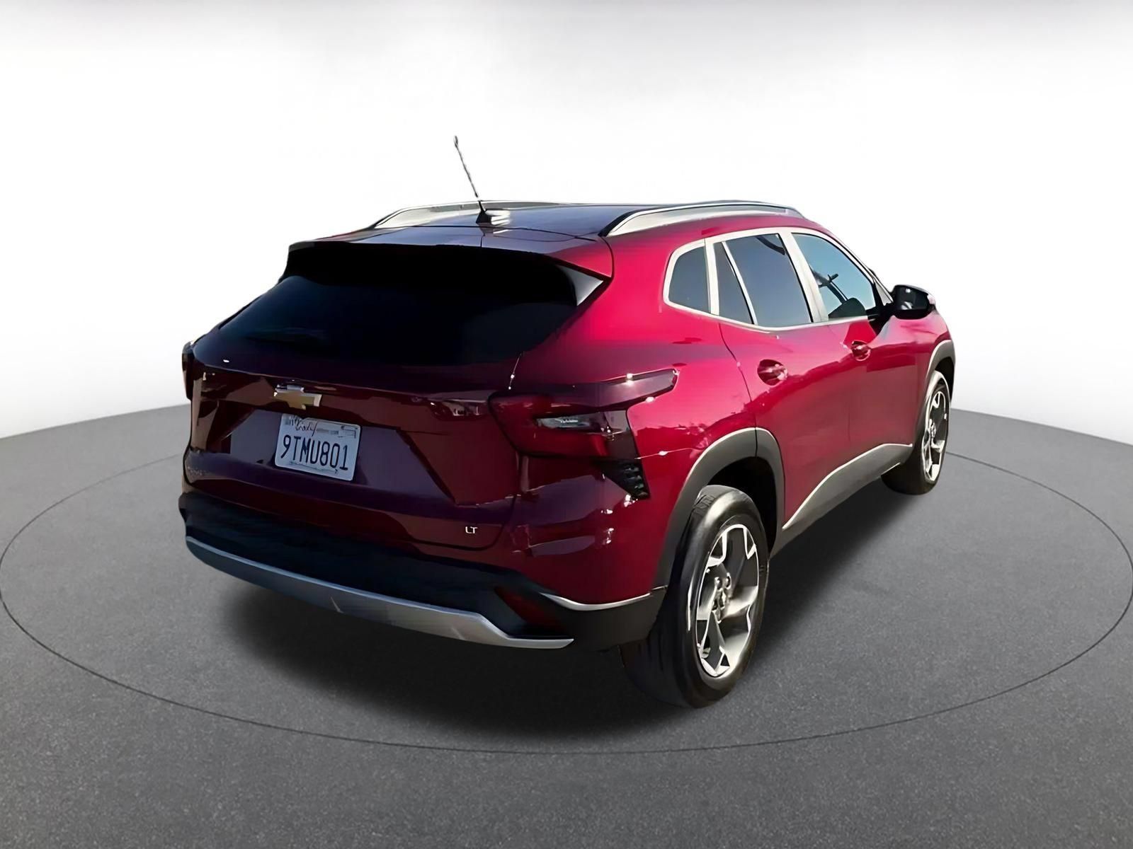 Used 2025 Chevrolet Trax LT FWD image 14