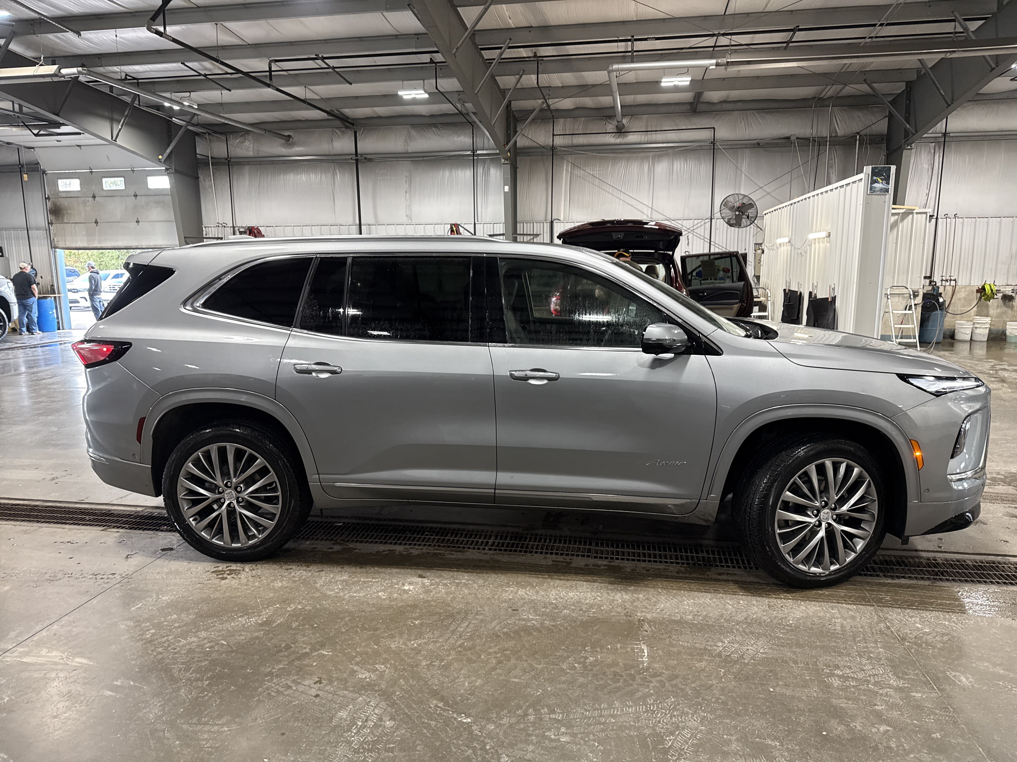 Used 2025 Buick Enclave Avenir w/ Super Cruise Package AWD/4WD image 2