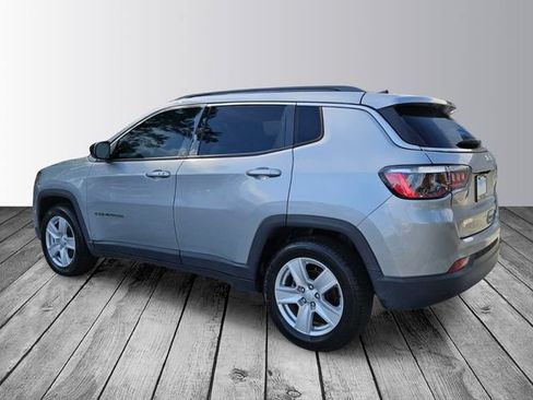 Used 2022 Jeep Compass Latitude FWD image 3