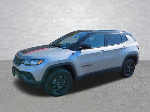 Used 2023 Jeep Compass Trailhawk image 8