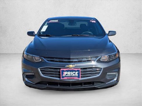 Used 2018 Chevrolet Malibu LT FWD image 2