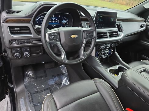 Used 2024 Chevrolet Suburban Premier image 16