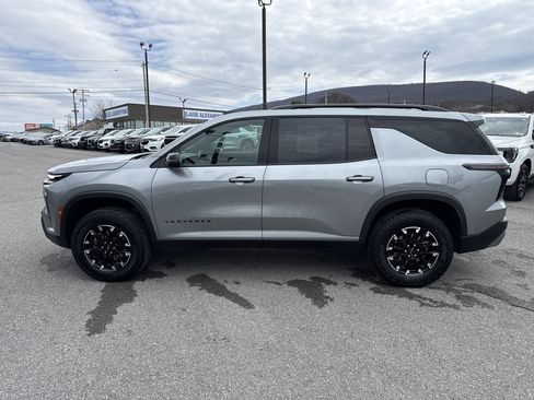 Used 2025 Chevrolet Traverse Z71 image 7