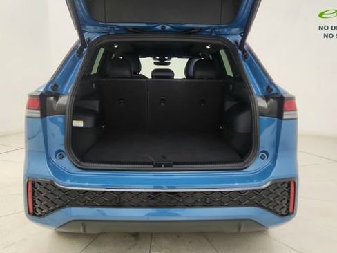 Used 2025 Volkswagen Tiguan SE R-Line AWD/4WD image 14