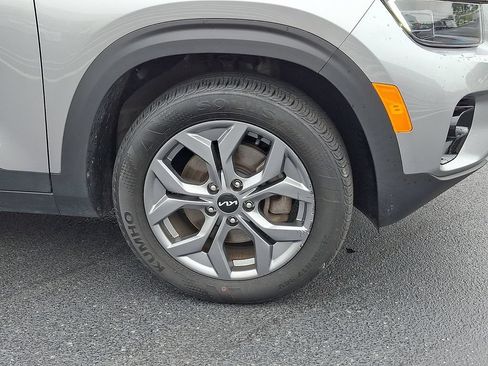 Used 2024 Kia Seltos S AWD/4WD image 11