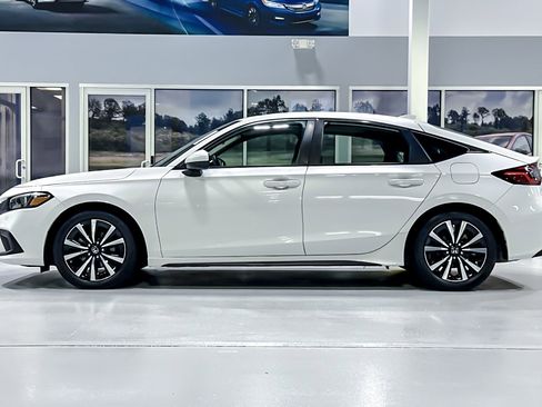 Used 2024 Honda Civic EX-L image 2