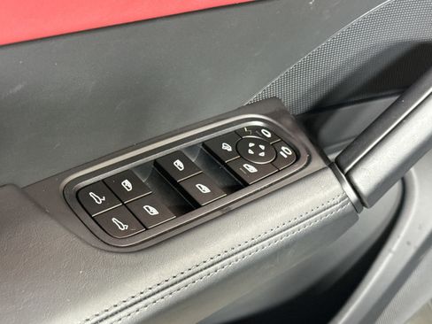Certified 2026 Porsche Cayenne AWD/4WD image 24
