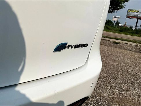 Used 2021 Chrysler Pacifica Limited w/ Uconnect Theater Family Group FWD image 24