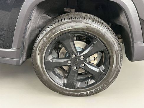 Used 2024 Jeep Grand Cherokee Altitude AWD/4WD image 35