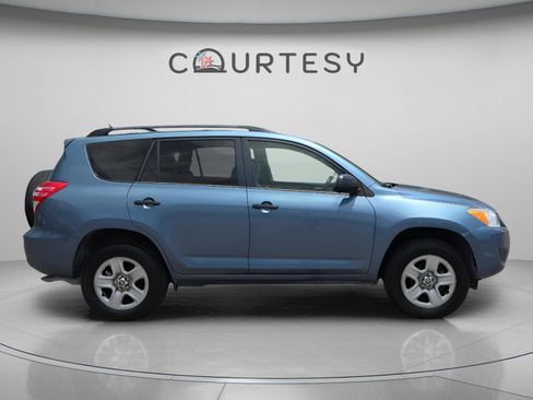 Used 2011 Toyota RAV4 2WD w/ Base L4 Extra Value Pkg image 6