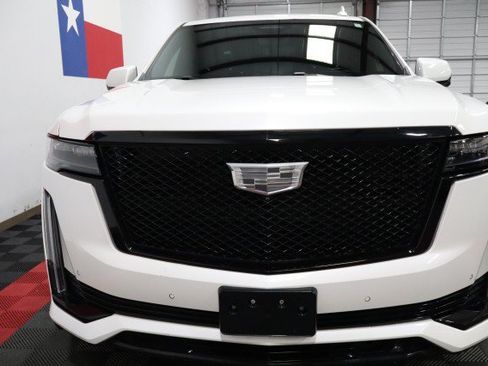 Used 2023 Cadillac Escalade Sport w/ Touring Package AWD/4WD image 4