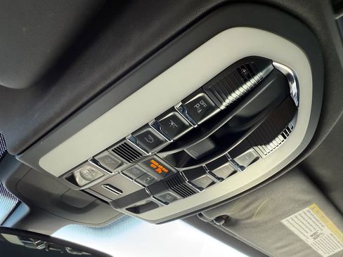 Used 2012 Porsche Cayenne image 33