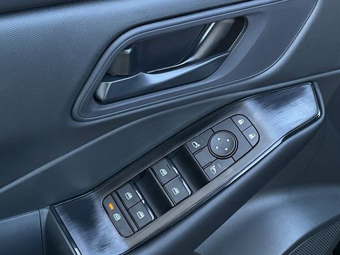 New 2026 Nissan Rogue S image 11