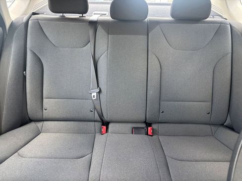 Used 2025 Kia K4 LXS image 37