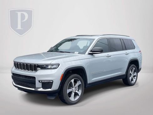 New 2025 Jeep Grand Cherokee L Limited w/ Trailer Tow Package AWD/4WD image 4