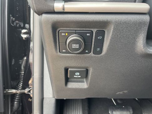 New 2025 Ford Expedition Active image 10