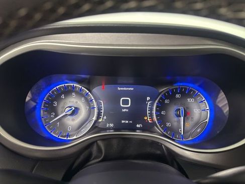 Used 2023 Chrysler Pacifica Touring-L image 37