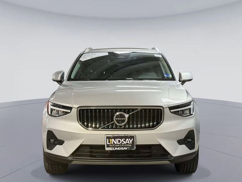 Used 2025 Volvo XC40 B5 Plus AWD/4WD image 8